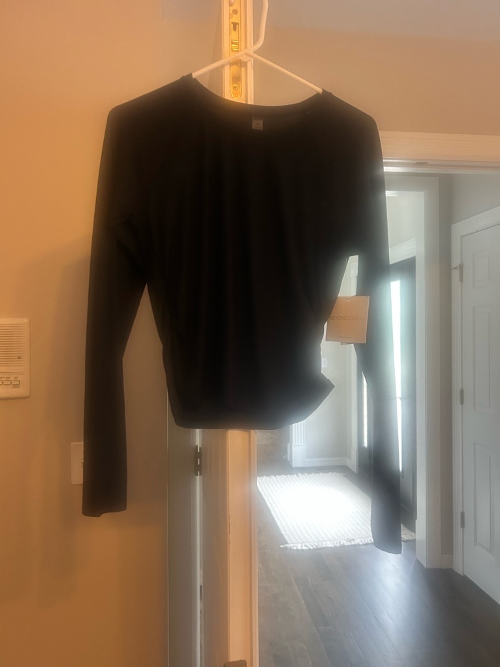 Beyond yoga synched black top - Picture 2 of 4
